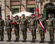 <p>Uroczystości Święta Wojska Polskiego na wrocławskim rynku</p>
