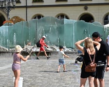Nawet ponad 30-stopniowe upały nie zmniejszają atrakcyjności wrocławskiego Rynku. Jak zwykle tętni życiem.