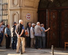 Kolejka pod wrocławskim oddziałem Narodowego Banku Polskiego