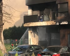 <p>Pożar elewacji kamienicy na rogu ulic Pułaskiego i Komuny Paryskiej</p>