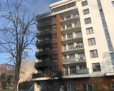 <p>Pożar elewacji kamienicy na rogu ulic Pułaskiego i Komuny Paryskiej</p>