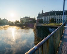 Piękne widoki w zamglony poranek