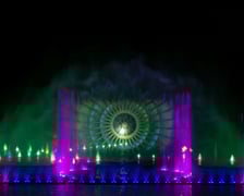 Nocny pokaz Fontanny Multimedialnej na zakończenie sezonu.