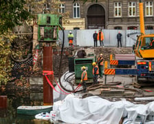 Trwają prace przy palowaniu podstawy kładki św. Antoniego