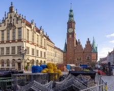 Budowa jarmarku na wrocławskim Rynku