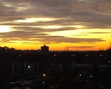 <p>zach&oacute;d słońca nad Wrocławiem, 18.12.2023</p>