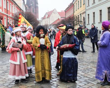 Uczestnicy Orszaku Trzech Króli 2024