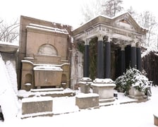 <p>Cmentarz Żydowski można zwiedzać codziennie, r&oacute;wnież w święta.</p>