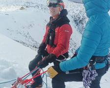 Akcja GOPR po ześlizgnięciu się  Rynną Śmierci ze szczytu Śnieżki do Kotła Łomniczki dwóch turystów.
