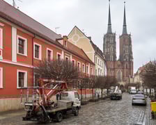 Demontaż świątecznej iluminacji na Ostrowie Tumskim.