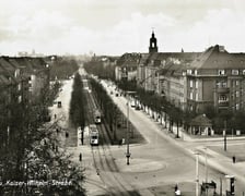 Lata 1935-1937 , ulica Powstańców Śląskich, skrzyżowanie z Hallera i Wiśniową.