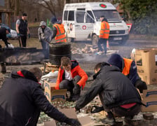 Wolontariusze z wrocławskiej grupy Foreign Front produkują dla ukraińskiej armii drony i świece okopowe. Wrocław, 25.02.2024