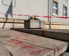 Uszkodzenia budynku Urzędu Wojewódzkiego po demonstracji rolników