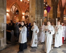 Uroczystości pogrzebowe arcybiskupa Mariana Gołębiewskiego w katedrze na Ostrowie Tumskim we Wrocławiu