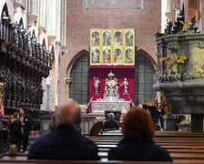 Przygotowania do świąt wielkanocnych w katedrze we Wrocławiu