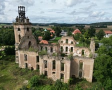 Ruiny kościoła w Twardocicach. Według jednej z hipotez, miał to być główny kościół ucieczkowy schwenkfeldystów. Według innej, mieli oni modlić się w Twardocicach pod gołym niebem.