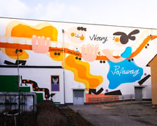<p>Mural na ścianie Centrum Kultuiry Nowy Pafawag zaprojektownay przez Jakuba Kamińskiego (Pan Kamiński)</p>