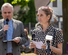Uroczystość nadania skwerowi na Muchomorze Małym imienia Ludwika Rajchmana, twórcy UNICEF.
