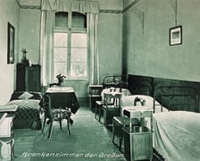 <p>Dom urszulanek, zdjęcie historyczne sprzed drugiej wojny światowej</p>