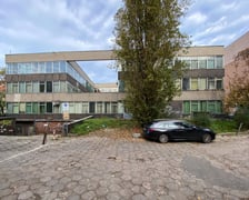 Modernistyczny biurowiec ZETO na Starym Mieście we Wrocławiu, grudzień 2022