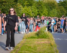 Koncert Dawida Podsiadły na Tarczyński Arena, 08.06.2024. Tłumy fanów ciągną na stadion