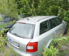 Jedno z porzuconych aut wystawionych na sprzedaż przez Miasto