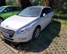 Jedno z porzuconych aut wystawionych na sprzedaż przez Miasto