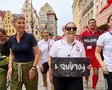 <p>Parada rozpoczynająca Międzynarodowy Turniej Piłki Nożnej Ulicznej Os&oacute;b Bezdomnych Wrocław Cup 2024</p>