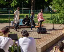 <p>Spotkajmy się na kocu &ndash; piknik ze sztuką, czyli pokaz uczestnik&oacute;w projektu Lelenfant (14 lipca 2024, ul. Chociebuska)</p>