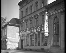 <p>Gdybym jakiś cudem trafił do przedwojennego Wrocławia, mocno bym się zastanowił, czy na pewno warto zaryzykować wejście do tego lokalu... Jak na razie to miejsce wciąż niezidentyfikowane.</p>
