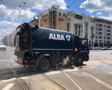 <p>Straż Pożarna neutralizowała substancje ropopochodne na jezdni kilku ulic we Wrocławiu</p>