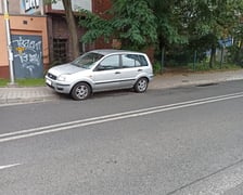 <p>Przykłady nieprawidłowo zaparkowanych samochod&oacute;w</p>