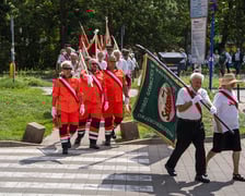 <p>Składanie kwiat&oacute;w pod pomnikiem "Solidarności"</p>