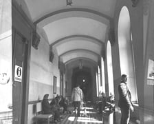 <p>Dworzec Wrocław Nadodrze w 1980 r. Zbiory Wydziału Architektury PWr</p>