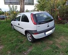 <p>Przykłady niezgodnego z prawem parkowania</p>