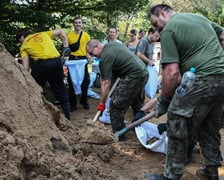 Żołnierze 10 Wrocławskiej Brygady Łączności w akcji na Leśnicy