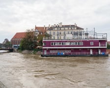 Statki i łodzie wrocławskiej żeglugi wycieczkowej na Odrze w okresie zagrożenia powodzią