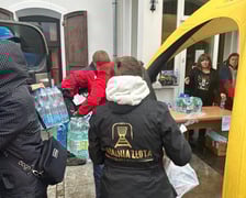 <p>Ekipa Kopalnia Złota w Złotym Stoku organizowała i koordynowała pomoc dla poszkodowanych podczas powodzi</p>