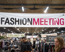 <p>Festiwal Kupuj Świadomie w Czasoprzestrzeni (Zajezdnia Dąbie), czyli moda, kosmetyki, słodkości i rośliny do kupienia</p>