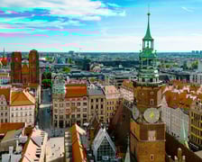 <p>Wrocław z drona. Rynek, w tle kości&oacute;ł Marii Magdaleny&nbsp;</p>