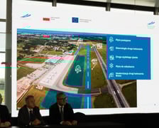 Podpisanie umowy pomiędzy przedstawicielami firm Strabag a Port Lotniczy Wrocław