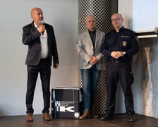 <p>Andrzej Brzoza, wicedyrektor Wydziału Inżynierii Miejskiej UMW, Łukasz Łoboda z WIM i Piotr Szereda ze Straży Miejskiej Wrocławia</p>