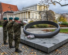Żołnierze 10 Wrocławskiej Brygady Łączności wzięli udział w corocznej akcji „Żołnierska Pamięć”.
