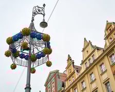 Trwa montaż pierwszych świątecznych dekoracji. Wrocław, 13.11.2024