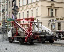 Trwa montaż pierwszych świątecznych dekoracji. Wrocław, 13.11.2024
