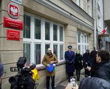 <p>Odsłonięcie Krasnala Praw Człowieka przy biurze Pełnomocnika Terenowego Rzecznika Praw Obywatelskich we Wrocławiu przy ul. Wierzbowej 5</p>