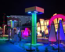 Świetlna instalacja na Gaju