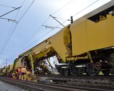 Kolejowy kombajn AHM 800 przy modernizacji trasy Wrocław - Międzylesie