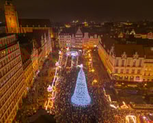 Mikołajki na wrocławskim Rynku. Mikołaj, elfy, jarmark i rozświetlona choinka