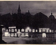 <p>Ulica Świdnicka we Wrocławiu przed II wojną światową.Budynek DT Podwale - na dole funkcjonował salon Opla.</p>